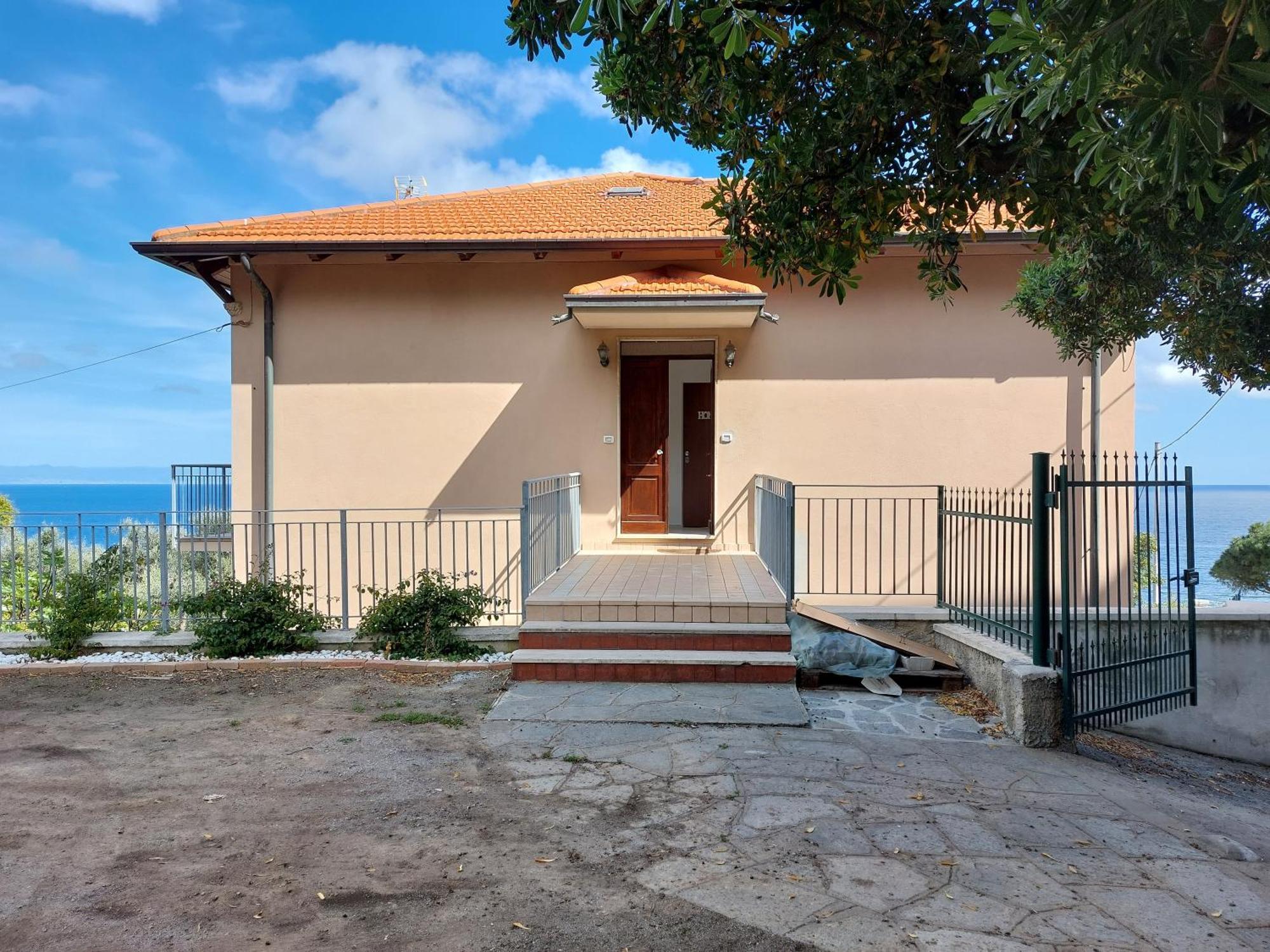 Una Finestra Sul Mare Home 1 Bergeggi Bagian luar foto