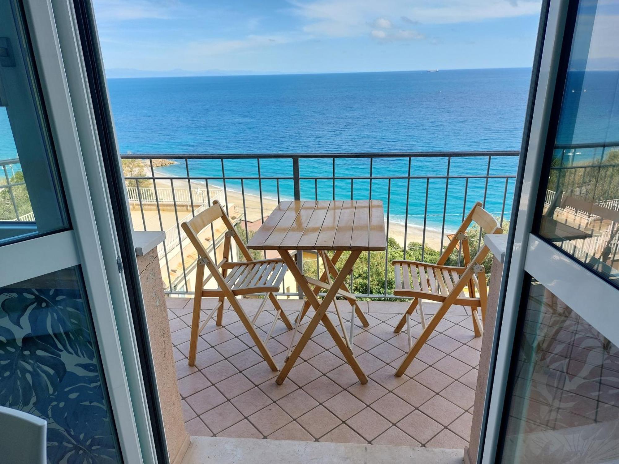 Una Finestra Sul Mare Home 1 Bergeggi Bagian luar foto