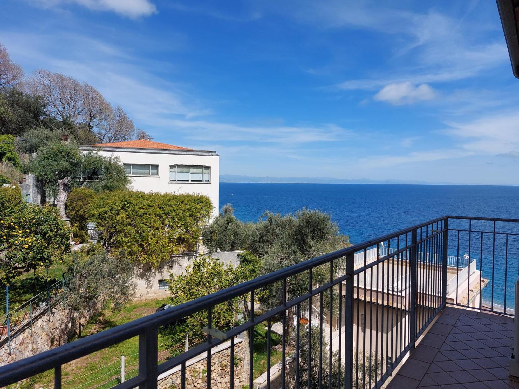 Una Finestra Sul Mare Home 1 Bergeggi Bagian luar foto
